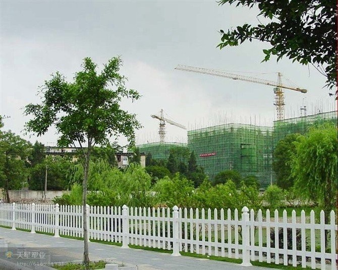 草坪护栏
