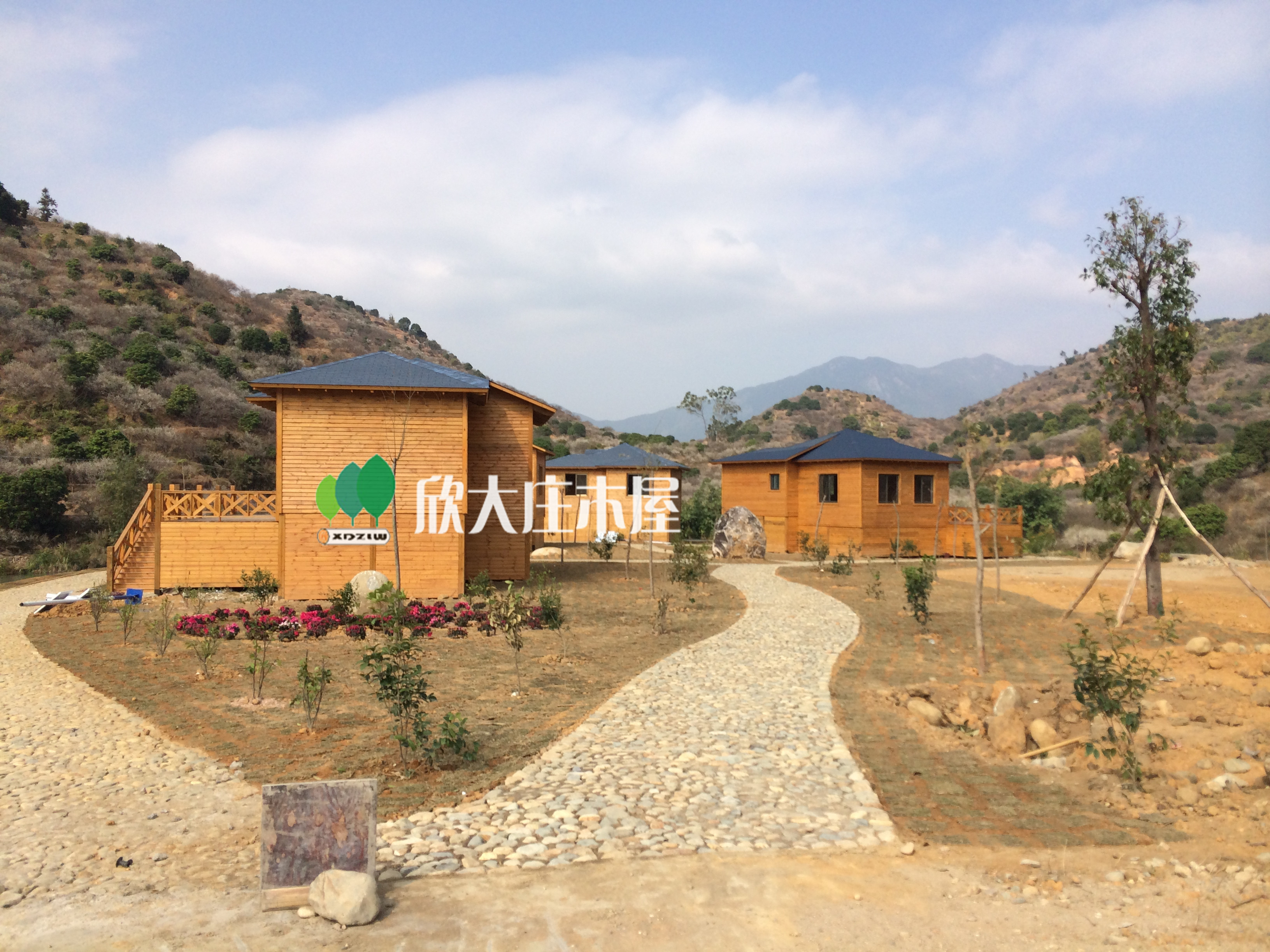 厦门哪有供应优惠的休闲木屋，山东木屋报价