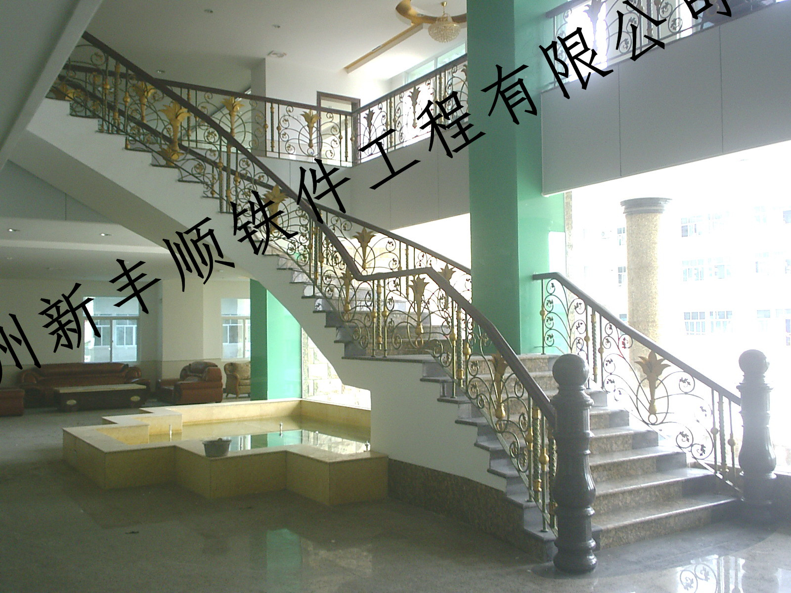 泉州丰顺达金属制品有限公司和泉州新丰顺铁件工程有限公司(厂址位于南安市霞美镇滨江工业区)是兄弟企业,公司依托泉州新丰顺铁件工程有限公司(简称新丰顺铁艺、丰顺铁艺成立于2001年6月18日)十多年来,积累来的强大的、的企业管理、研发设计、市场拓展、销售、安装、售后服务、客户关系等优势条件。两家兄弟企业联手,必定能为客户提供及时的、足额的、质优价廉的建筑金属构件。