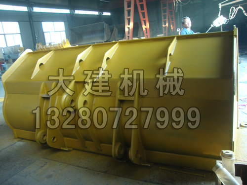 装载机车架专卖，【厂家推荐】最好的装载机铲斗低价甩卖