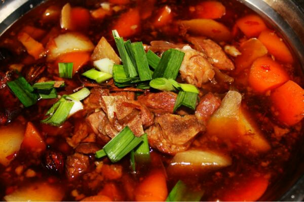 大量供應出售云南質量可靠的紅油羊肉火鍋_盤龍紅油羊肉火鍋