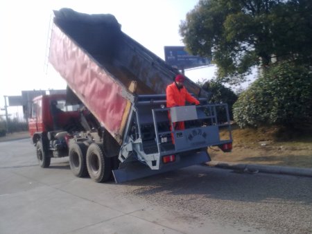 车载式碎石撒布机