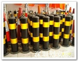 道路防护桩清仓甩卖.警示桩.警示桩厂商特供.防撞柱厂家