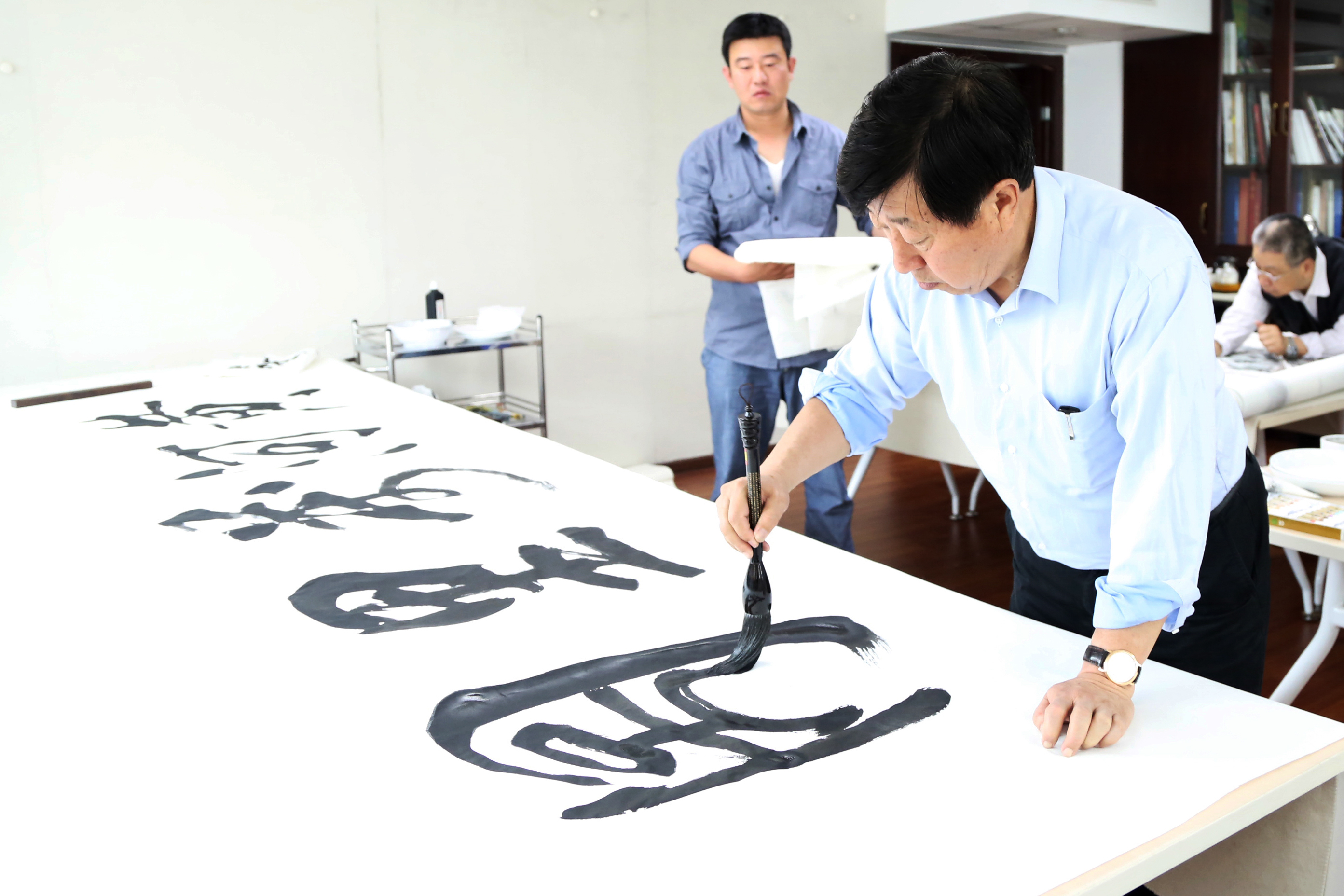 名人字画尽显华贵：出售别致的刘大为题写黄河万里图