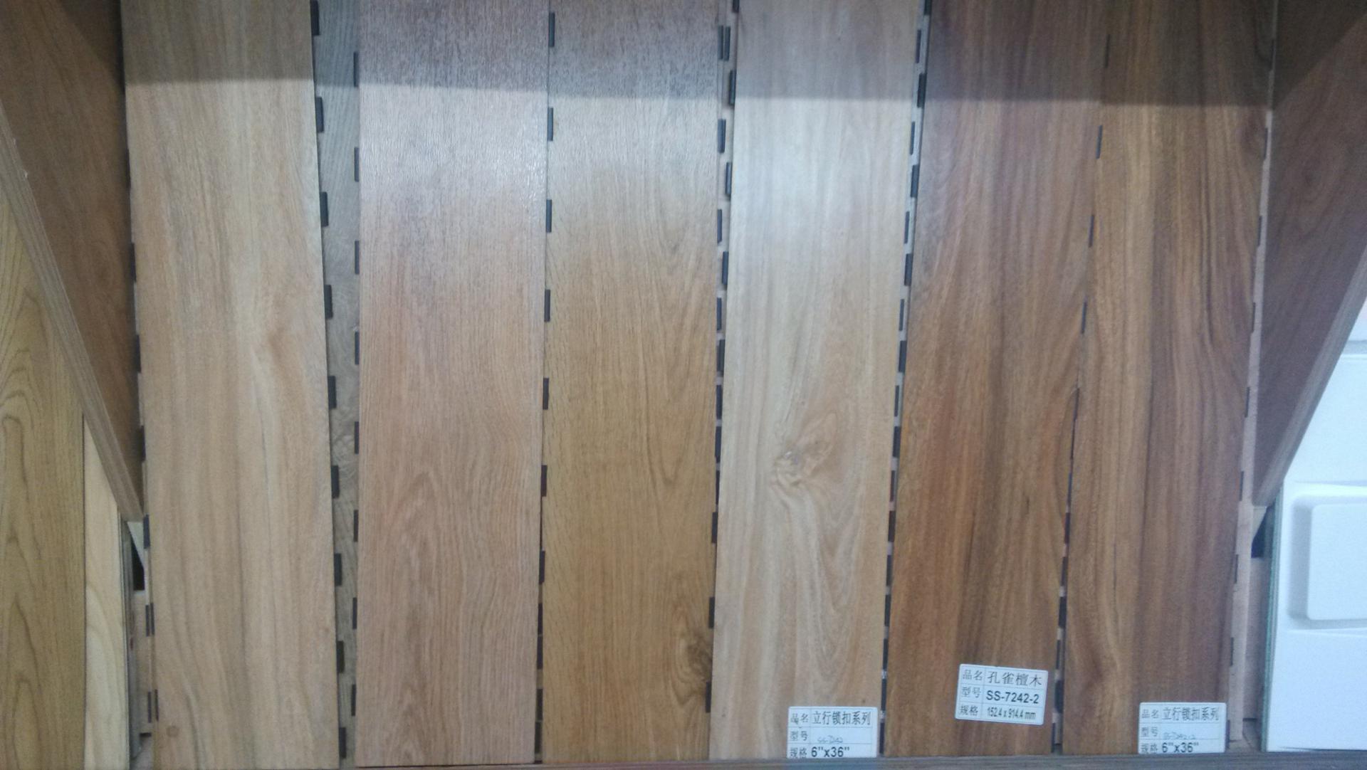 塑胶地板 大量出售质优价廉的PVC塑胶地板