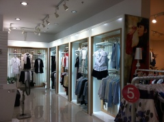 黃石服裝展示柜:湖北服裝展柜出售