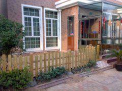 优质防腐木栏杆定做——庆阳防腐木狗屋