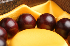 供应专业的印度小叶紫檀2.0佛珠高密顺纹男女手链 鸡西印度小叶紫檀2.0佛珠手串高密度顺纹男女手链