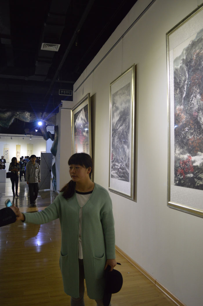 五色全体教师参加青岛中青年油画展