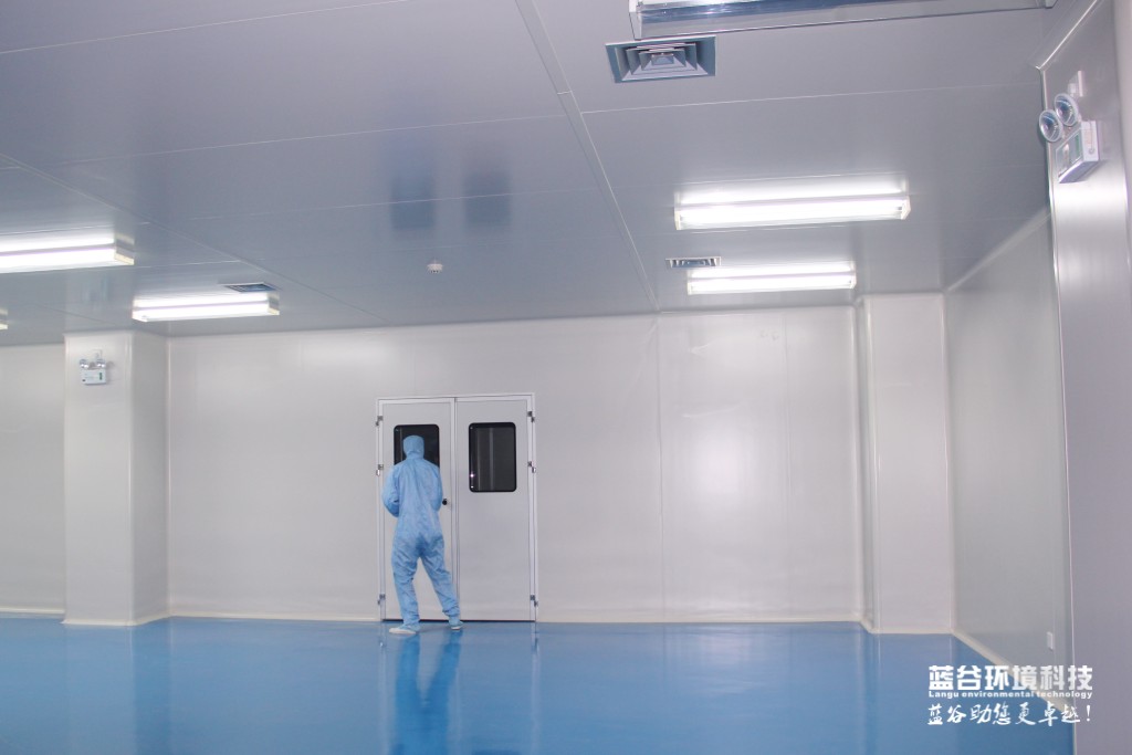 详细说明 广州朗圣药业有限公司位于景色秀丽的中国广州科学城,由回国留美人员创办并管理,是一家集研发、生产和销售于一体,具有高度创新特色的高科技制药企业。朗圣药业在研发丹媚左炔诺孕酮肠溶片的过程中得到国家创新基金的支持,除丹媚左炔诺孕酮肠溶片外,目前还有多个产品研发生产,今后每年都会有新药上市。专注生育控制、科技创新制药正成为朗圣药业的基本企业发展目标。 蓝谷合作项目:B级、C级、局部A级制药车间、综合制剂中心五楼项目、四楼合成中试车间项目、一期制剂车间
