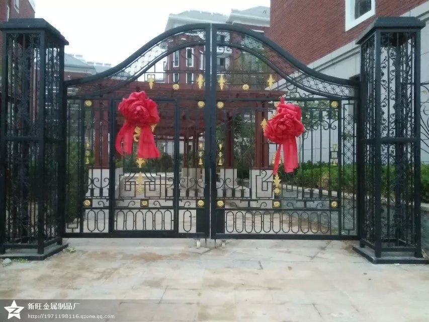 --> 欧式铁艺大门 欧式铁艺大门厂家 欧式铁艺大门价格 欧式铁艺大门制作 临朐县新旺金属制品厂(www.xinwangjinshu.com)座落在风光秀丽的临朐县,专业生产铁艺大门、铁艺楼梯、铁艺护窗、铁艺护栏、方管护栏及锌钢护栏桥梁栏杆。产品投放市场以来,以优质的产品、良好的信誉,深受用户好评。