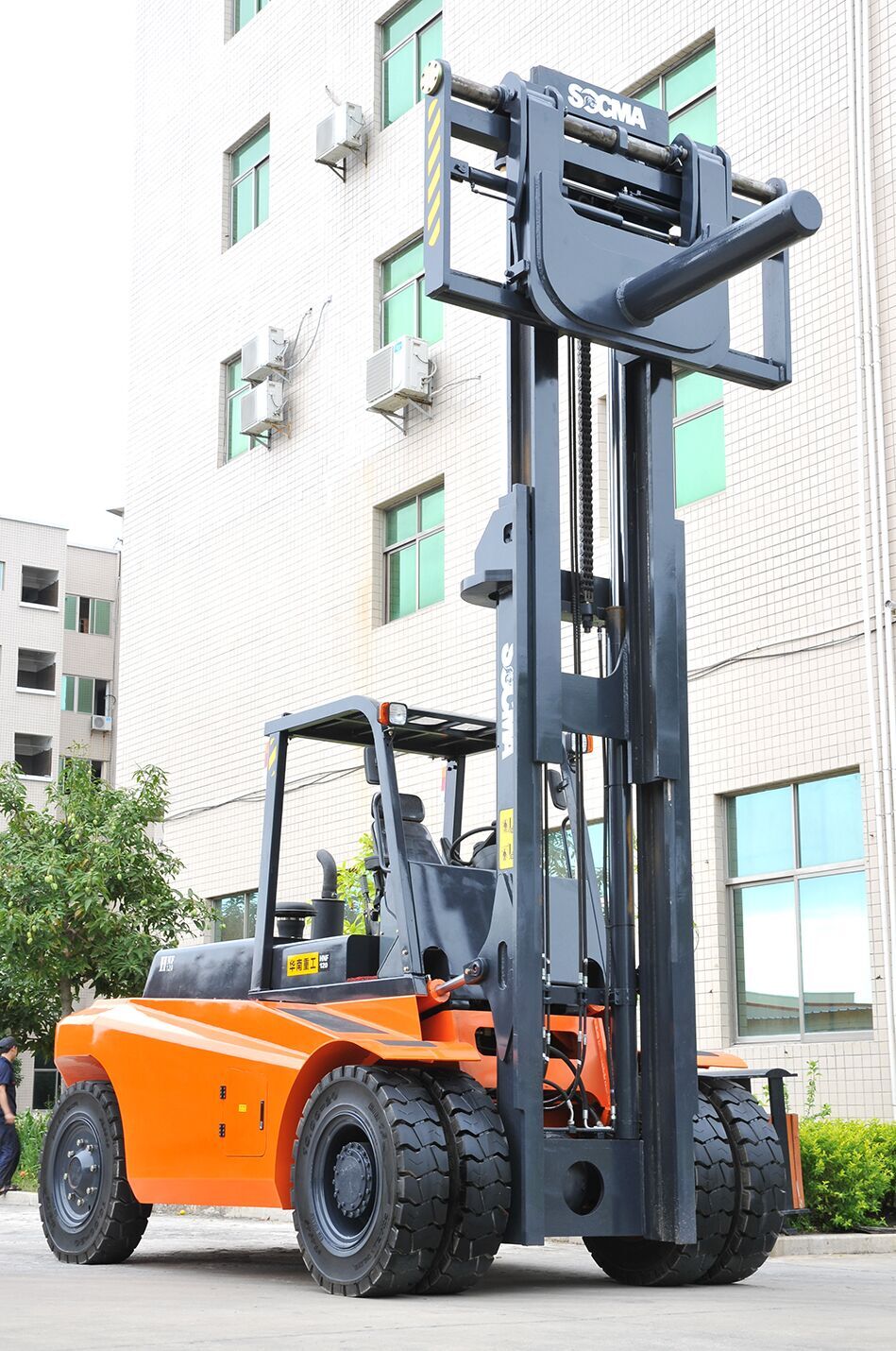 华南重工机械制造提供好的内燃平衡重式叉车，云南内燃平衡重式叉车