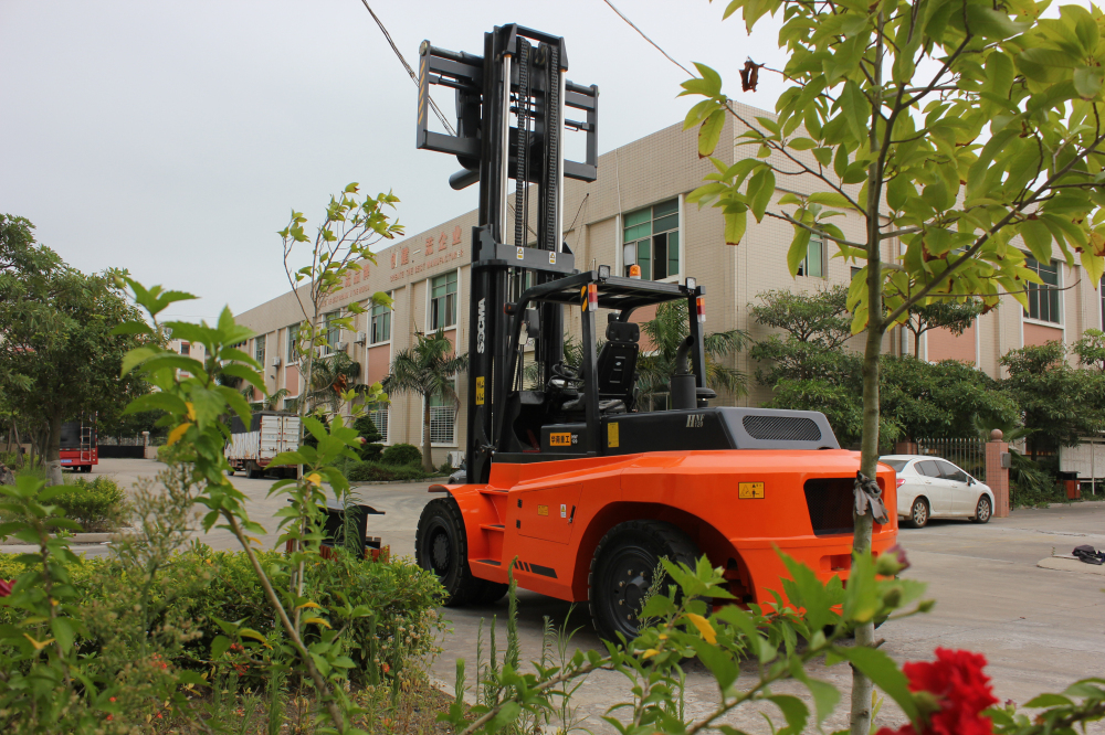 华南重工机械制造提供好的内燃平衡重式叉车，云南内燃平衡重式叉车