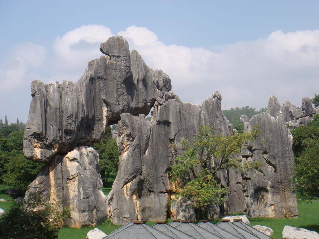 广西真石假山堆砌 真石砌山 千层石假山厂家