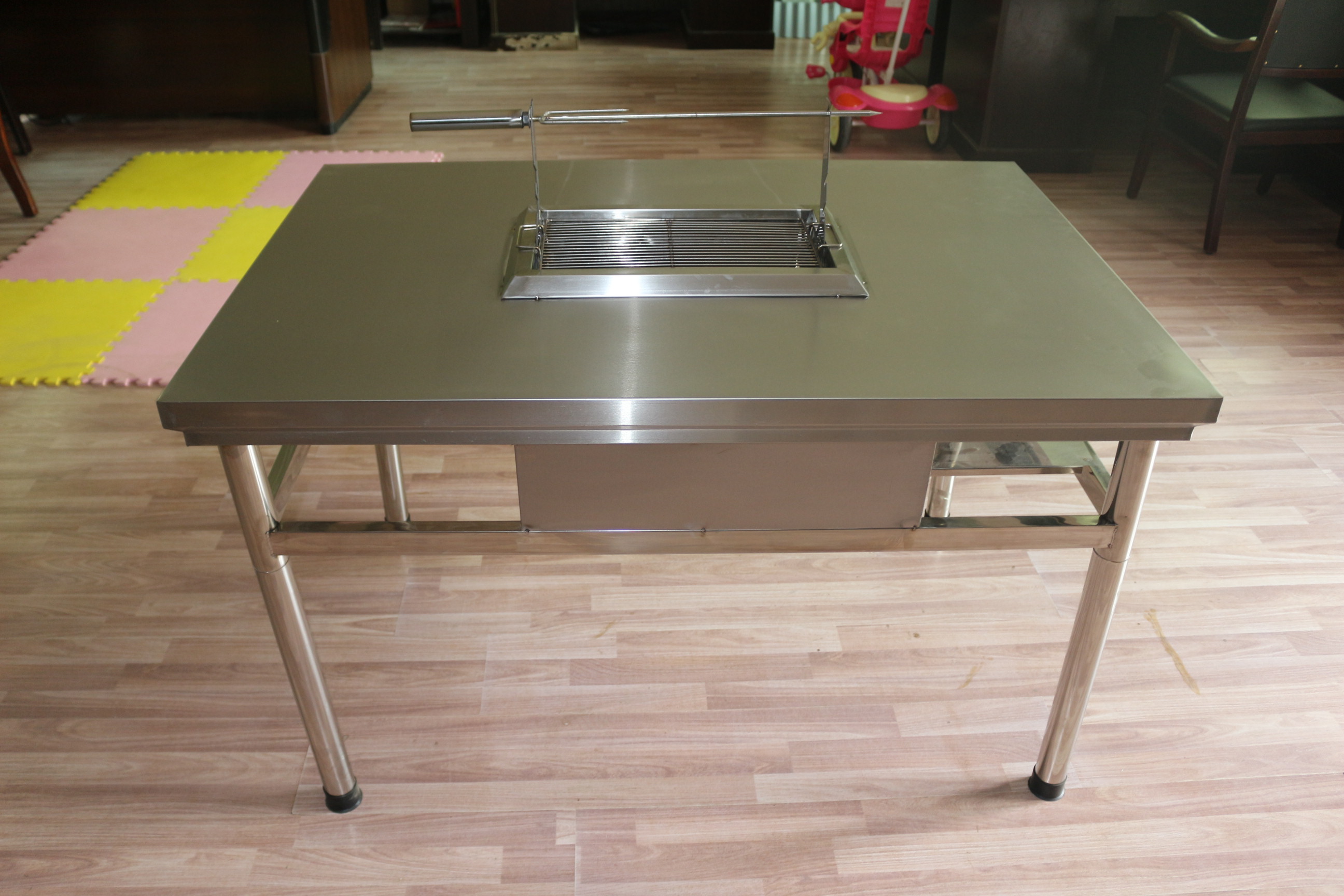 【推荐】滨州市畅销自动旋转式烧烤方桌