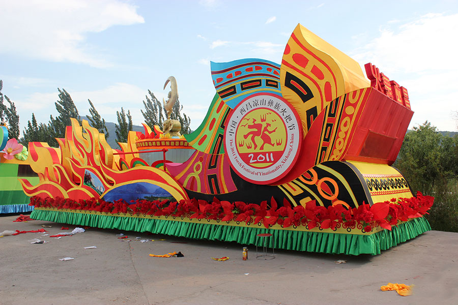 精美的花车彩车推荐 恐龙服装道具清仓甩卖